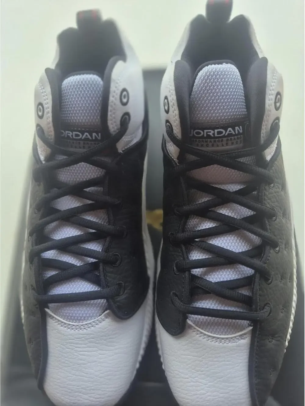 Jordan Jumpman Team 2 White Black Size 8.5 New in Box